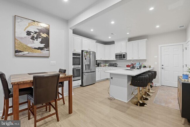 Building Photo - 707 Thomas Ln