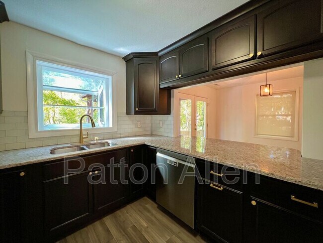 Building Photo - 126 Locust Ct