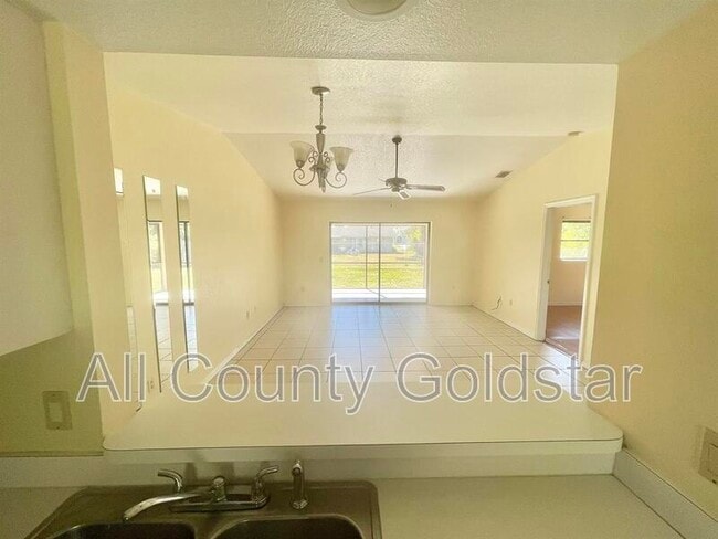 Building Photo - 10515 Pendleton Ave