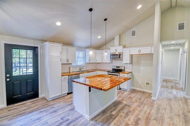 Building Photo - 211 Bumgarner Ave