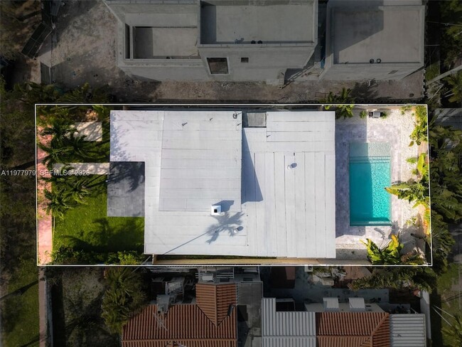 Building Photo - 1519 Biarritz Dr