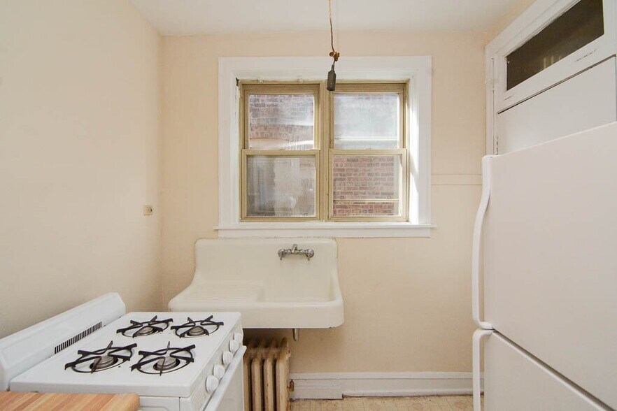 Building Photo - 4321 N Paulina St