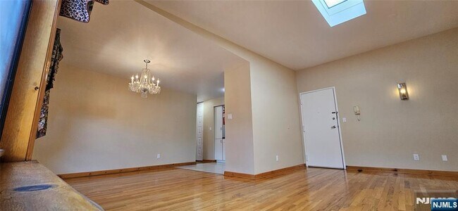 Building Photo - 416 68th St