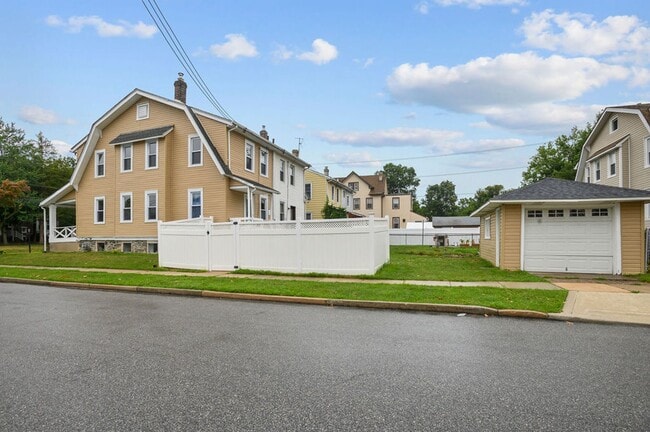 Building Photo - FIRST MONTH FREE* Large Twin Home! One (1) Car Garage, W/D Hookups in basement, Stainless Applian...