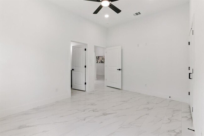 Building Photo - 418 Bedford Dr