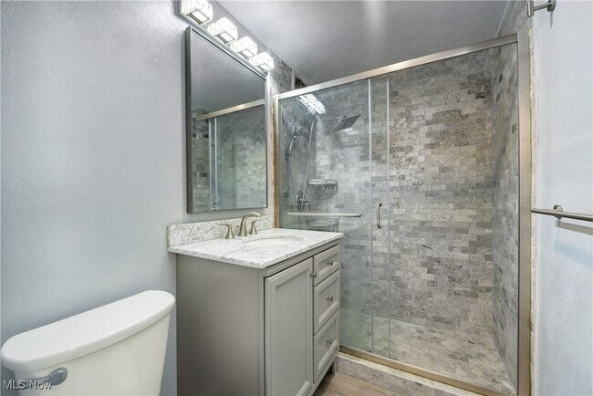 Building Photo - 12520 Edgewater Dr