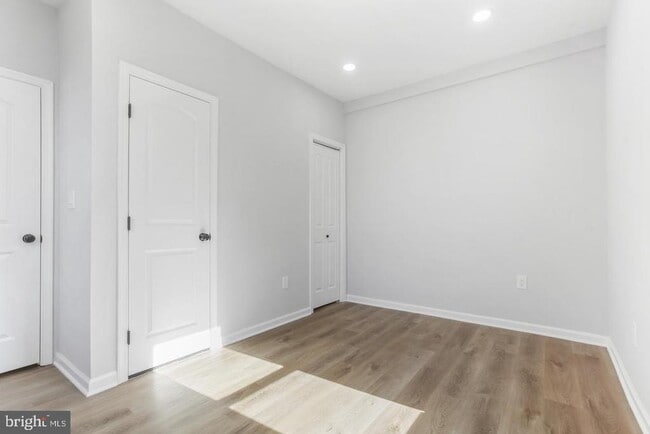 Building Photo - 6613 Fairmount Ave