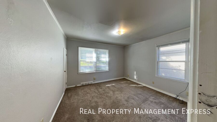 Building Photo - 1804 S Covell Ave