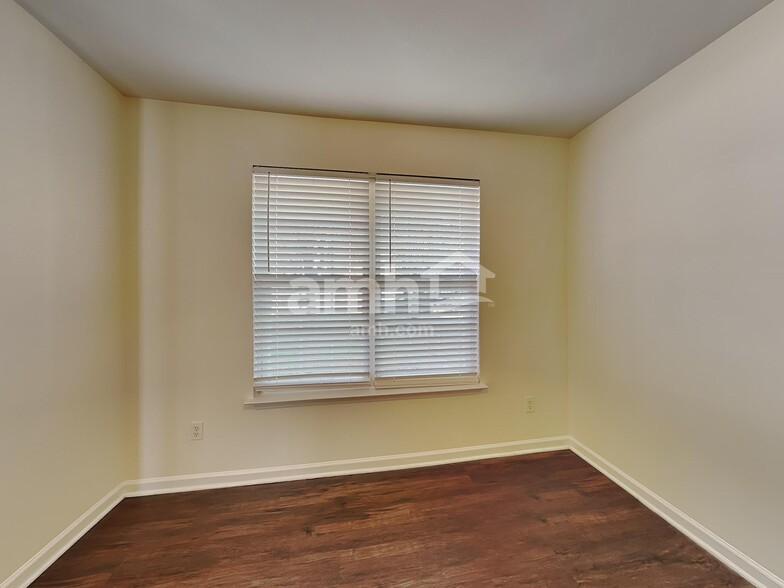 Building Photo - 2307 Sidney Porter Dr