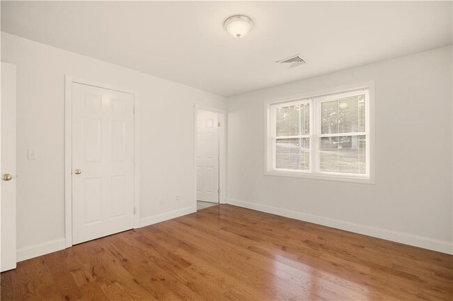 Building Photo - 37 Thayer St