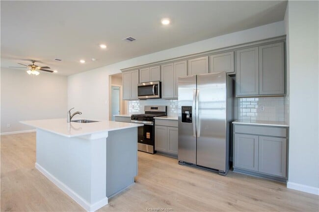 Building Photo - 883 Kickapoo Ln