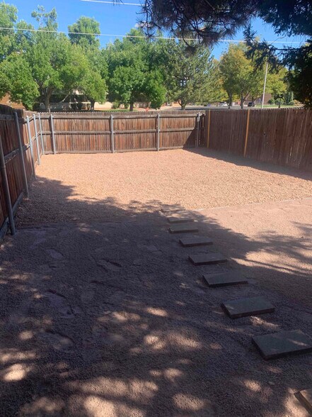 Building Photo - 2530 Taylor Ln