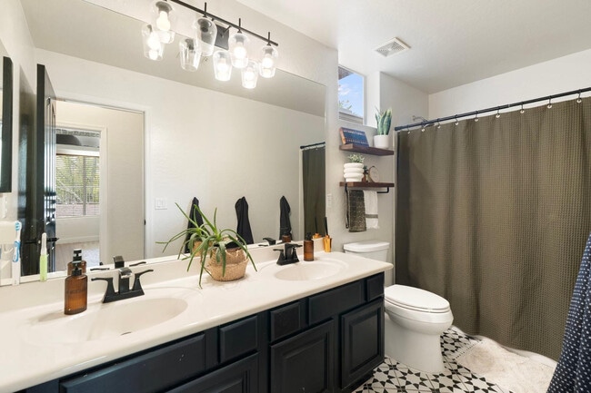 Building Photo - 5404 E Lonesome Trail