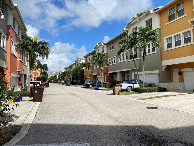 Building Photo - 770 Millbrae Ct