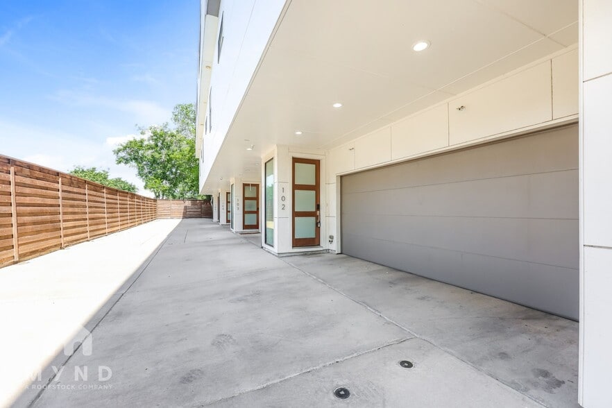 Building Photo - 4515 Cabell Dr