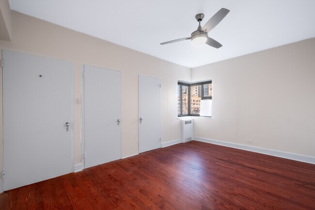 Building Photo - 5040 N Marine Dr
