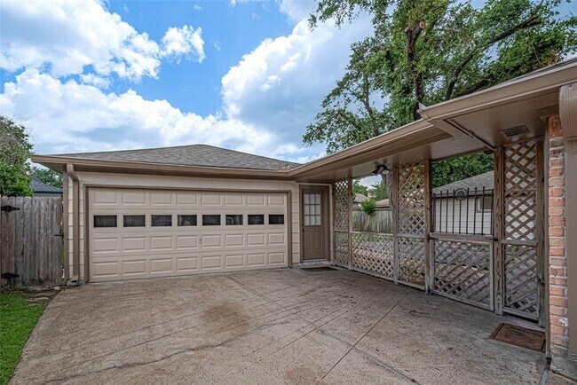 Building Photo - 14911 Sun Harbor Dr