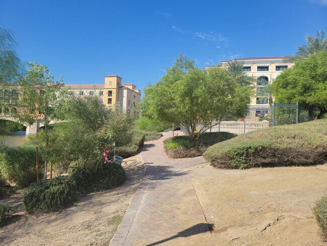 Building Photo - Stunning studio in Lake Las Vegas