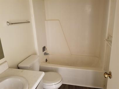 Building Photo - 2 Bedroom 1.5 Bath Townhome on culdesac with fenced in back yard. Close to Shops and Downtown.