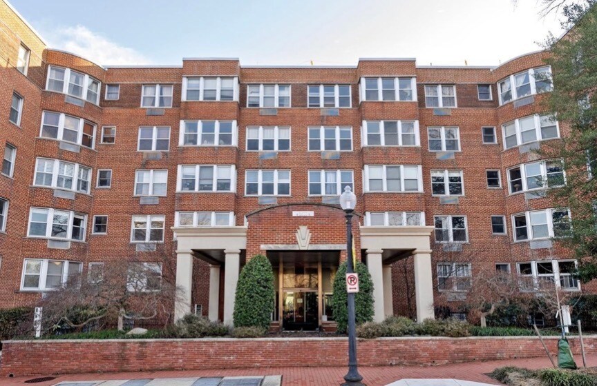Building Photo - 2500 Q St NW