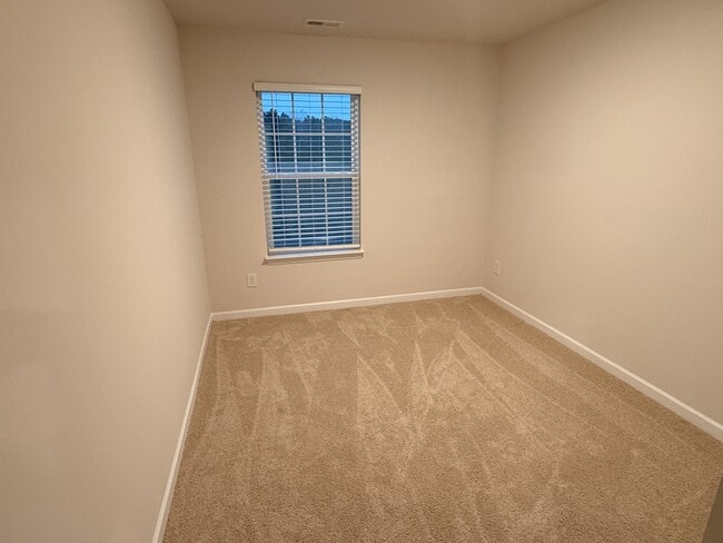 Building Photo - 3200 Tatlock Wy