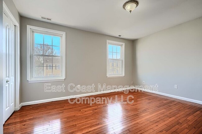 Building Photo - 28 Ebbing Ct