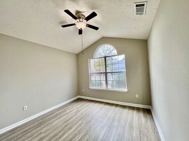 Building Photo - 3 bedroom 2 bath townhome in Towne Park