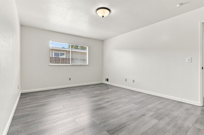Building Photo - 745 Cedar Dr
