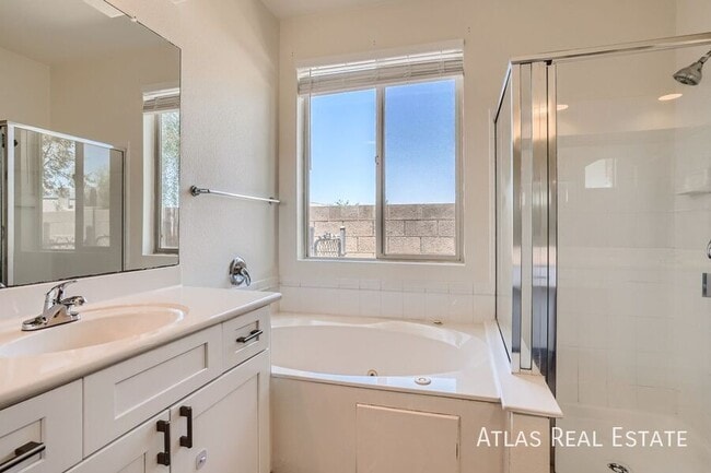 Building Photo - 9213 N Desert Earth Pl