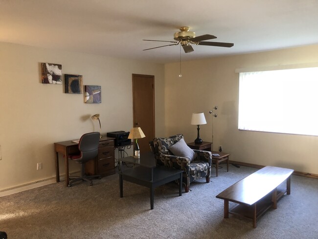 Living Room - 116 Greencrest Ter