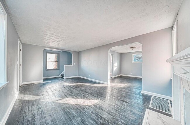 Building Photo - 2360 Taylor Ave
