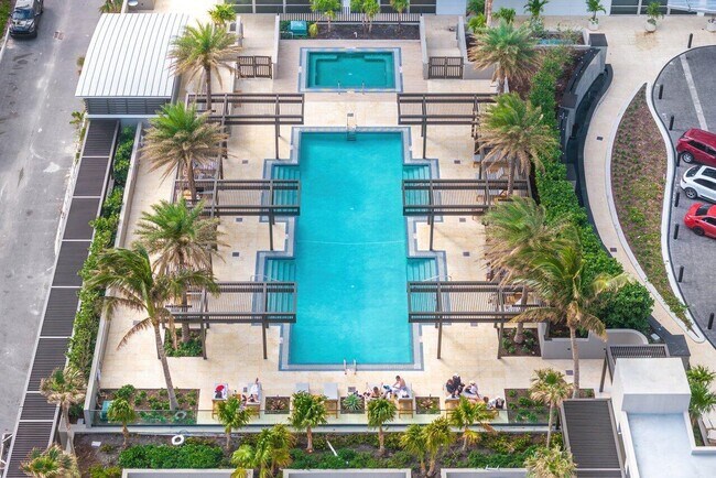 Building Photo - 3100 N Ocean Dr