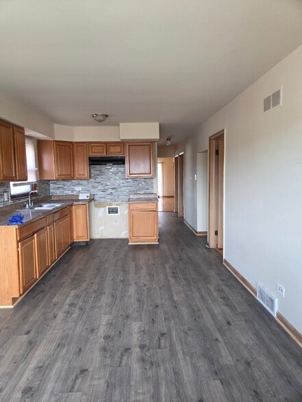 Open kitchen - 400 Prairie Ave