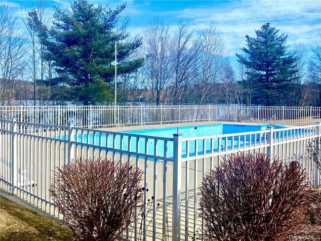 Building Photo - 42 Krier Ln