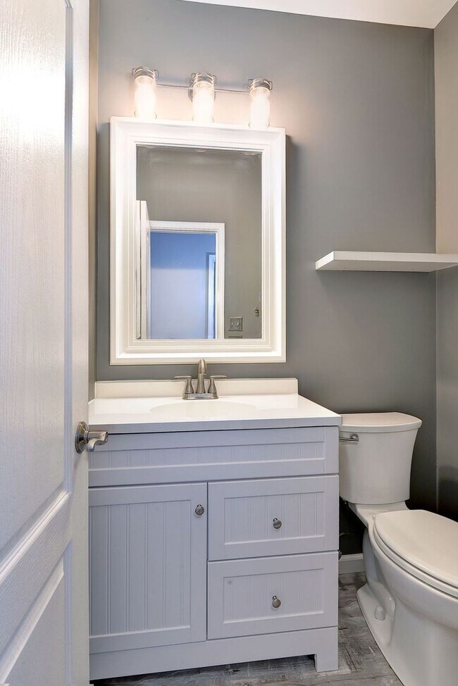 Building Photo - Updated Kiln Creek Home