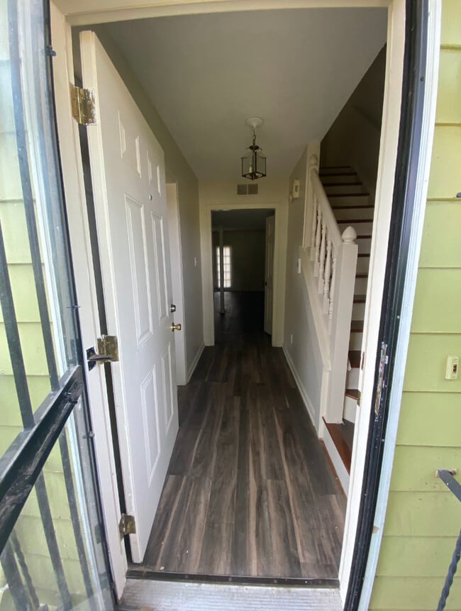 Building Photo - 5211 Kimbark Woods Dr