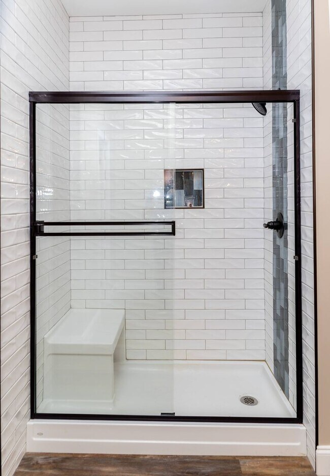 Building Photo - Condo Living 26 Hundred sq Ft!!