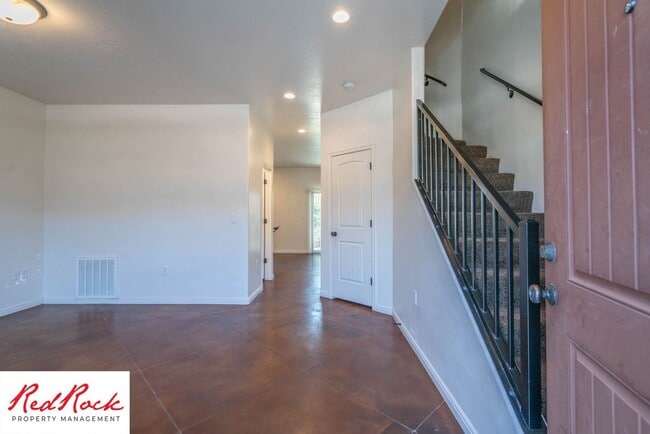 Building Photo - Dog Friendly, Stunning home in Southgate T...