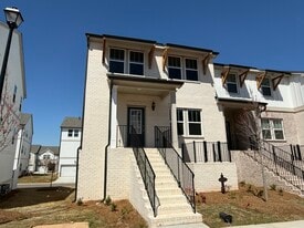 Building Photo - 2686 Devon Vale St