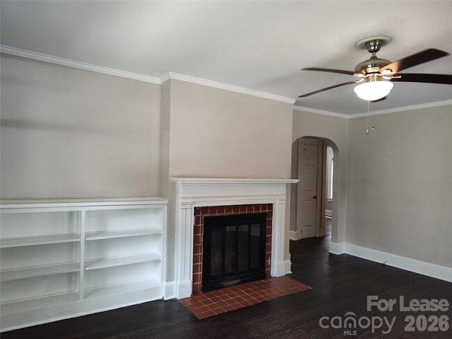 Building Photo - 1405 Shamrock Dr