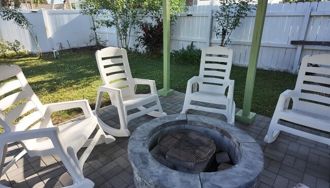 Building Photo - 4180 Pompano Rd