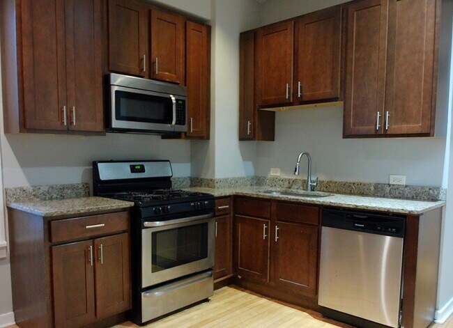 Building Photo - 937 N Ashland Ave