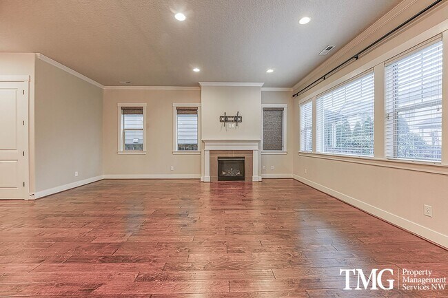 Building Photo - Spacious 4 BD Home with Private Backyard & Community Amenities!