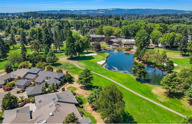 Building Photo - Prime Charbonneau Golf Community Location! 2 Bed, 2.5 Bath + Den, A/C, Washer/Dryer and Garage