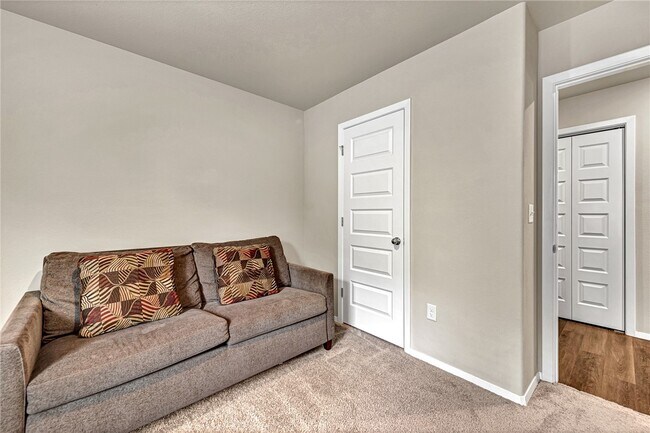 Building Photo - 103 W Gillian Ave