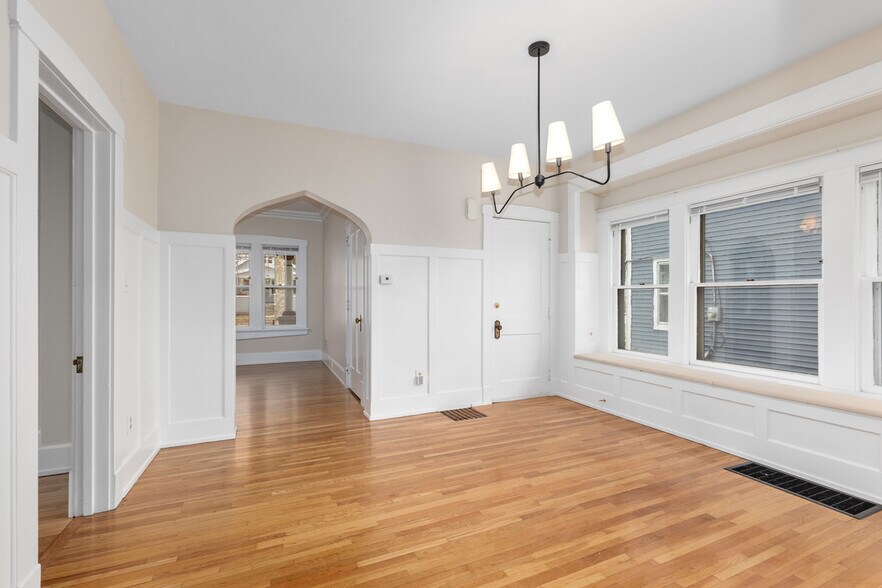 Building Photo - 1349 Portland Ave NE