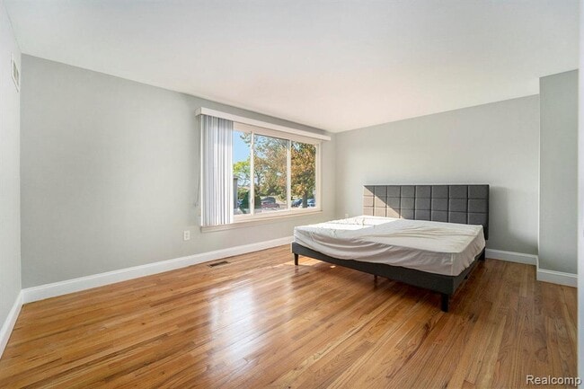 Building Photo - 8691 Kennedy Cir N