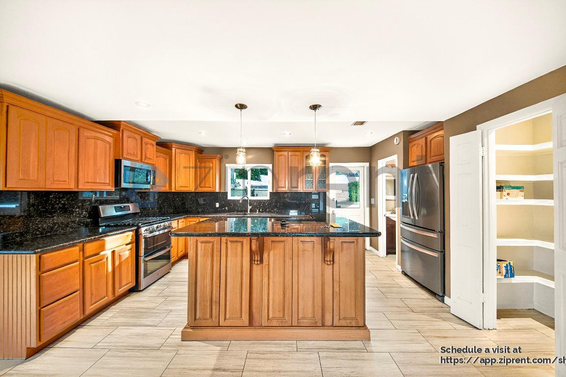 Building Photo - 5187 Llano Dr