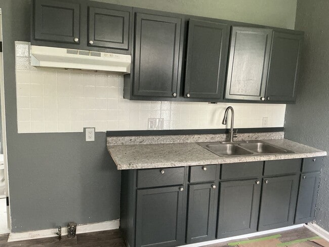 Primary Photo - 6 bedroom single family home
