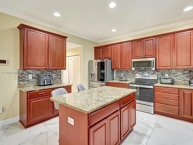 Building Photo - 1018 SW Eckard Ave